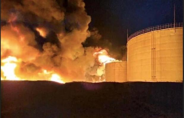 Depozit petrolier în flăcări la graniţa cu Ucraina