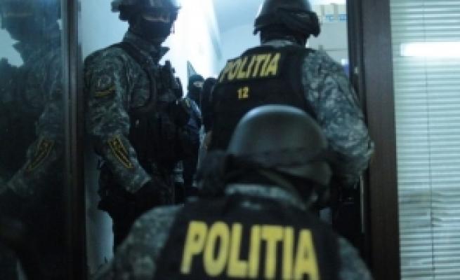 Mascații au luat cu asalt instituțiile publice: descinderi la mafia cărbunelui