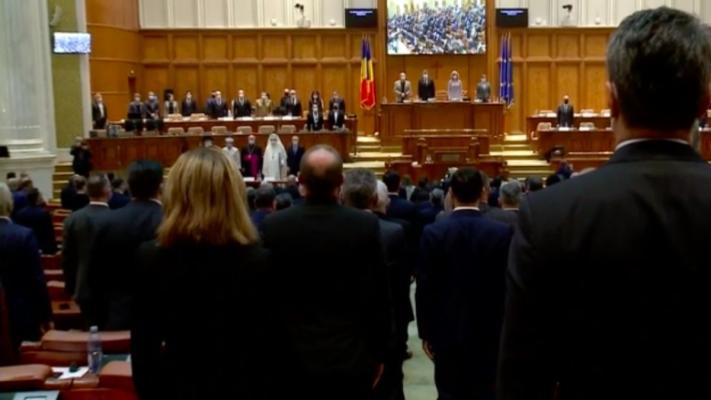  Parlamentul se reuneşte în şedinţă solemnă, de 1 Decembrie 