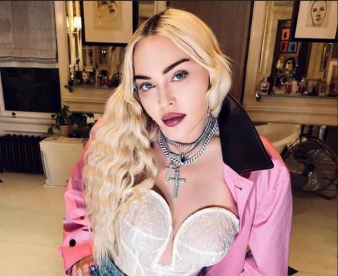 Madonna, apariție controversată la 64 de ani