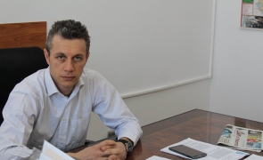 Consilier judetean PSD, care este si profesor, arestat pentru ca a agresat sexual doua fete de 13 si 15 ani Consilier județean PSD, care este și profesor, arestat pentru că a agresat sexual două fete de 13 și 15 ani