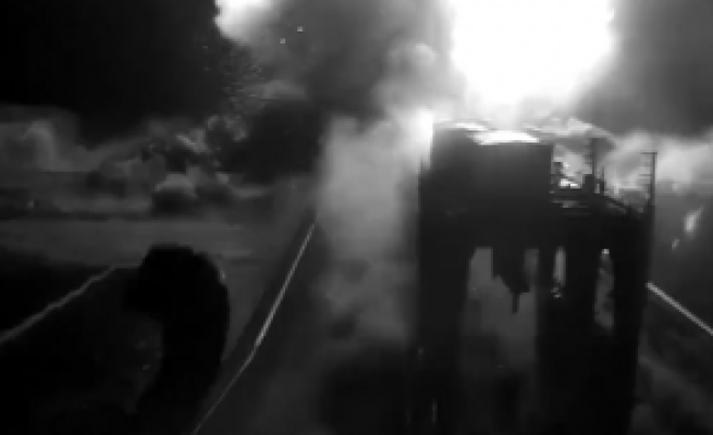 Rușii au aruncat în aer podul Kakhovskaya: dacă se rupe barajul vor fi inundații catastrofale