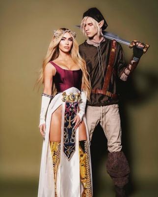 Megan Fox, pusă la zid pe internet. Iubita lui Machine Gun Kelly este acuzată că nu are bani pentru o… lamă de ras