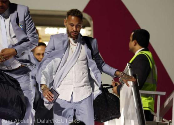  Fotbal: Sosirea lui Neymar şi a echipei Braziliei la Doha, salutată de sute de suporteri