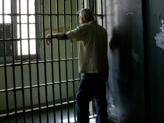 Deținuții au început să se plângă că nu au cu ce să-și curețe camerele