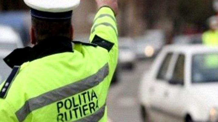 Cinci polițiști de la Rutieră, acuzați de luare de mită, au fost reținuți