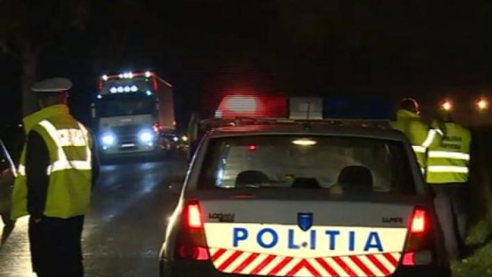 Trafic blocat pe DN 22D, după ce șoferul unui autocamion a efectuat o manevră greșită