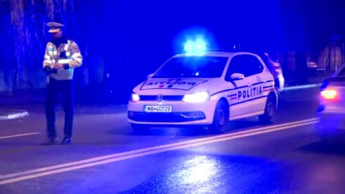 O femeie şi un bărbat au lovit intenționat cu mașina doi tineri, în urma unei șicanări în trafic