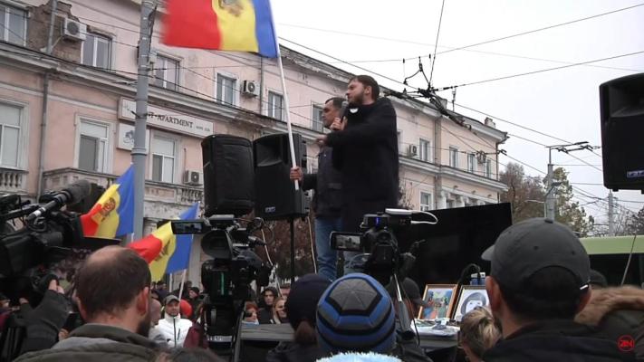 Protest uriaș la Chișinău: Ciocniri între protestatari și polițişti