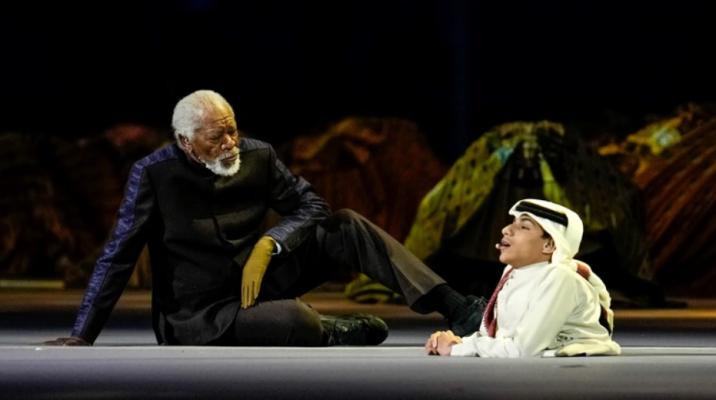 Cine este tânărul fără jumătate de corp care a apărut alături de Morgan Freeman la deschiderea Mondialului din Qatar