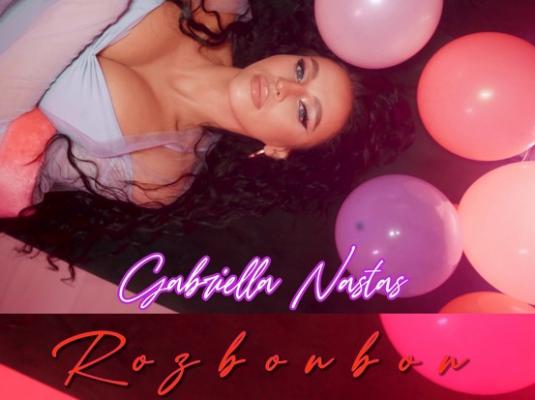 Gabriella Nastas, fără lenjerie în videoclipul „Rozbonbon“