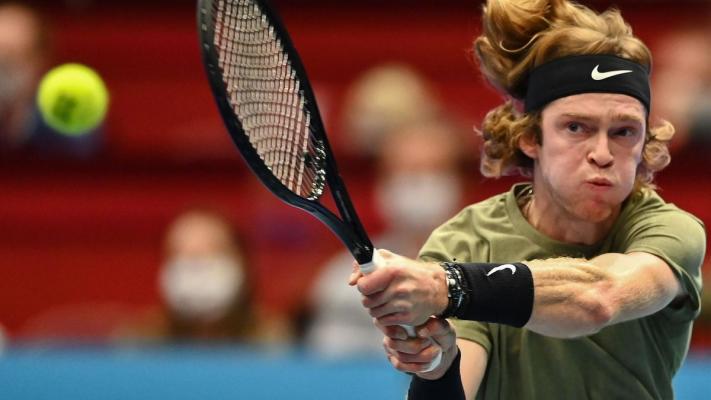 Tenis: Andrei Rublev l-a învins pe Daniil Medvedev, la Turneul Campionilor