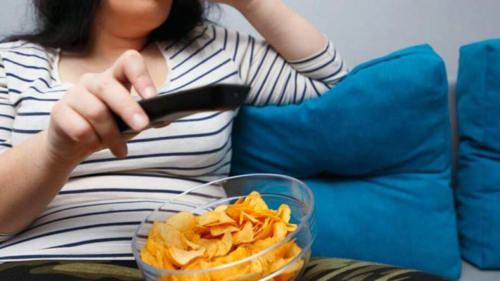 Ce poți păți dacă ești sedentar și ai o dietă bogată în grăsimi