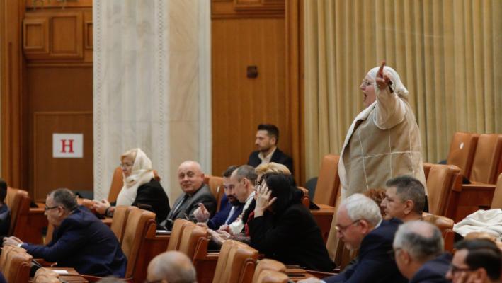 Scandal în Parlament, la ședința solemnă de Ziua Națională