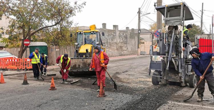 Se asfaltează carosabilul pe strada Lanului din cartierul Km 4-5  