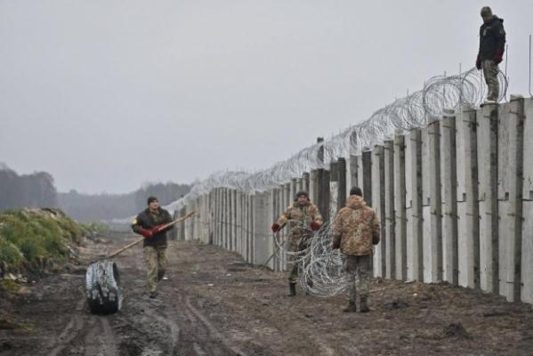 Ucraina construiește un zid din beton la granița cu Belarusul