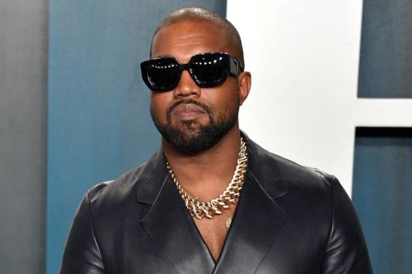 Kanye West intră la 'cură' și renunță la băutură, relații intime și vorbit