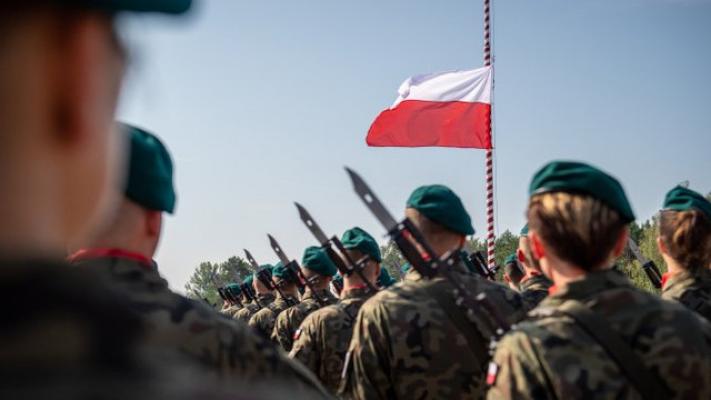 Polonia va convoca circa 200.000 de civili pentru instrucţie militară 