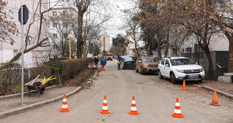Atenție, șoferi! Se decopertează carosabilul pe strada Sergent Nicolae Grindeanu