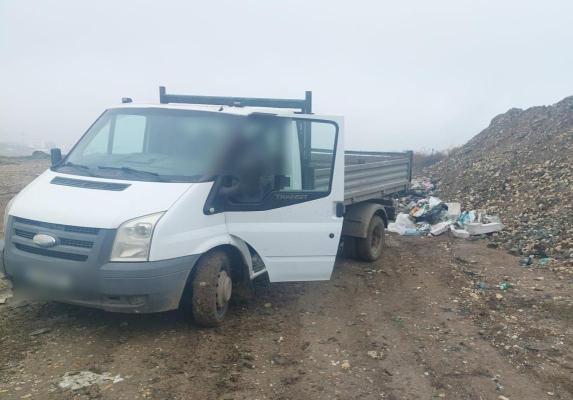 Autoutilitară, plină cu deșeuri, confiscată de polițiștii locali constănțeni 