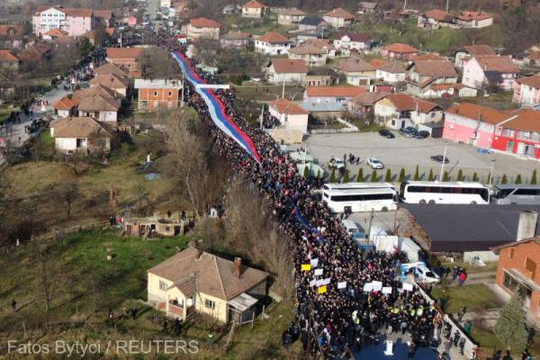 Mii de etnici sârbi au protestat din nou în nordul Kosovo