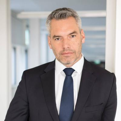 Cancelarul Austriei, asaltat de români pe rețelele de socializare!