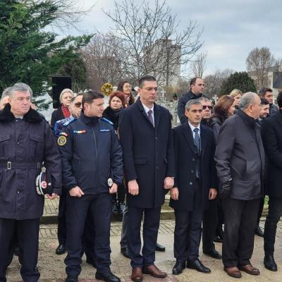 Deputații PSD Horia Țuțuianu și Lucian Lungoci au depus coroane în cinste eroilor căzuți la Revoluie