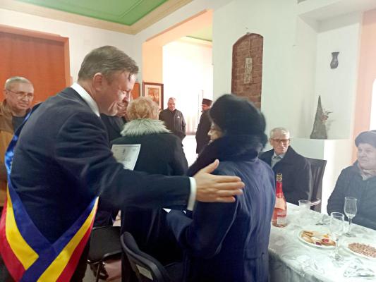 Primăria Orașului Hârșova a premiat cuplurile cu 50 de ani de căsnicie