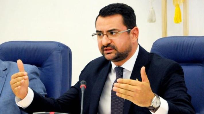 Fostul ministru PSD al Agriculturii, Adrian Chesnoiu, a fost condamnat la 4 ani închisoare cu executare
