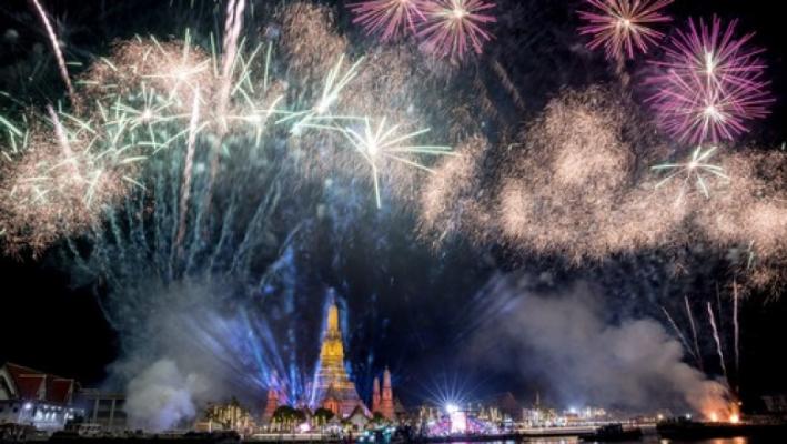 Anul Nou 2023. Spectacol de artificii în Bangkok. Cum organizează marile metropole primul Revelion fără restricții Covid 