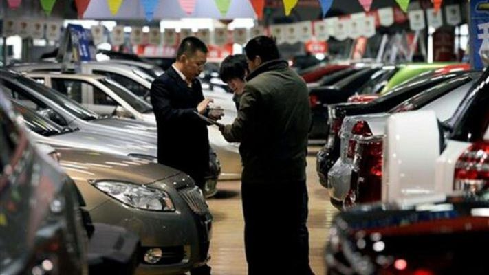 Vânzările de automobile pe piaţa chineză au scăzut în ultimele șase luni