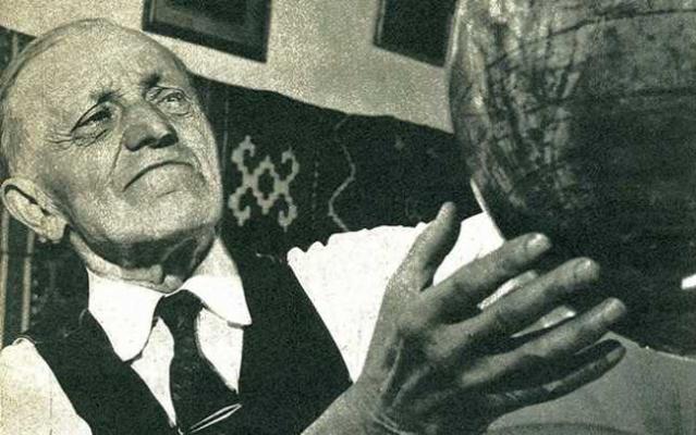 Povestea incredibilă a primului român care a făcut înconjurul lumii pe jos, în opinci