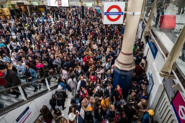Marea Britanie, paralizată de greve. Negocierile transportatorilor au eșuat