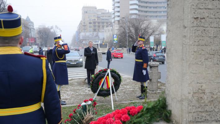 Klaus Iohannis a depus o coroană de flori în memoria victimelor Revoluţiei din 1989