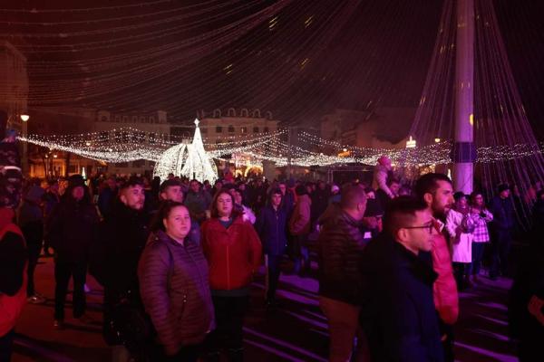 Puhoi de lume în Piața Ovidiu, de Revelion