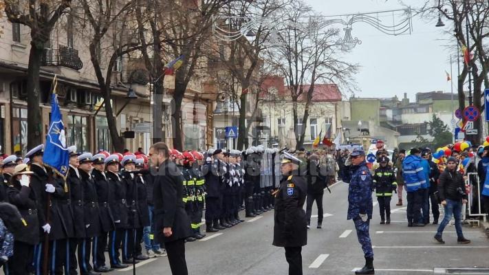 A început defilarea trupelor militare la Constanța; mai mulți oficiali au luat cuvântul