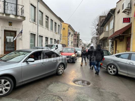 Restricționarea traficului din pricina paradei a dus la blocaje pe străduțe