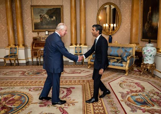 Ce rol poate juca Regele Charles în inițiativa lui Rishi Sunak de a-i uni pe britanici în 2023?