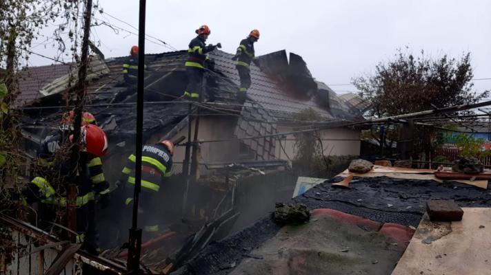 Incendiu puternic la o casă din Constanța
