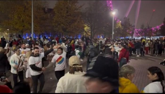 Românii din Diaspora au sărbătorit Ziua Națională cu manele! Video