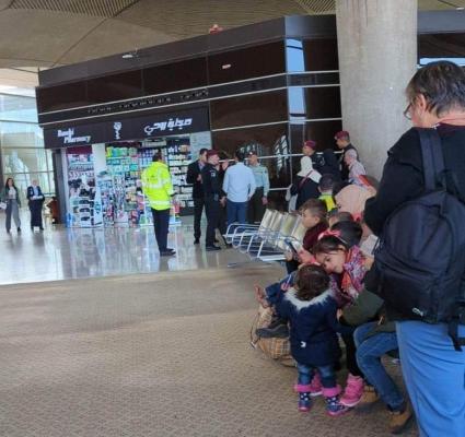 Mai mulți români, printre care și constănțeni, blocați pe un aeroport din Iordania! Video