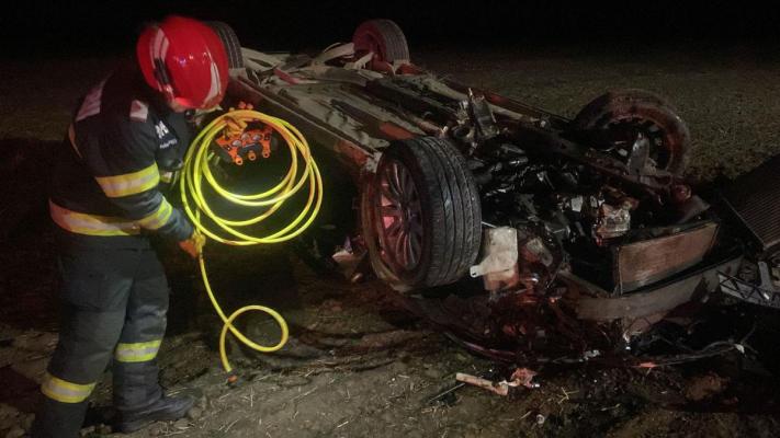 O femeie a ajuns la spital, după ce s-a răsturnat cu maşina, pe DN22A