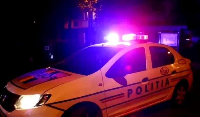 Un bărbat a încercat să se arunce de la etajul 9 al blocului în care locuia