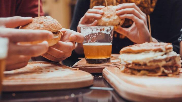 Încasările la buget din acciza la alcool etilic, în scădere cu 2,6% în semestrul I, fenomenul se va accentua la noi taxe