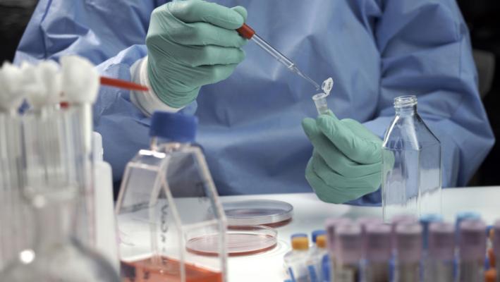 Anticorpii monoclonali și-au redus eficiența în faţa noilor tulpini de coronavirus