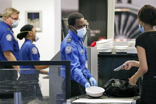 Americanii stabilesc un nou record: Câte arme de foc au fost confiscate de la cei care voiau să urce cu ele în avion