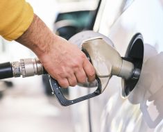 Prețurile carburanților au explodat în această noapte. Cât costă motorina premium