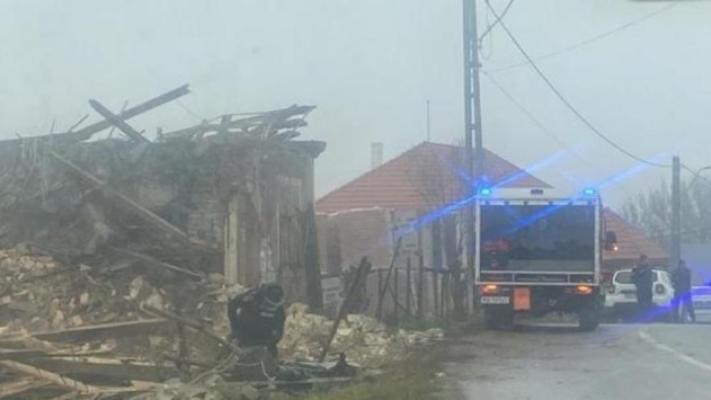 Arsenal de arme și grenade, găsit în zidul unei case