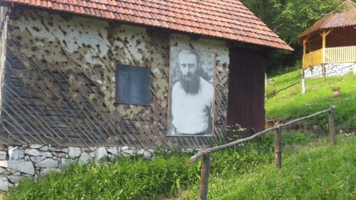 Casa părintească a părintelui Arsenie Boca, scoasă la vânzare