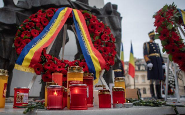 Marinarii militari participă la ceremonii de comemorare a eroilor Revoluţiei din 1989
